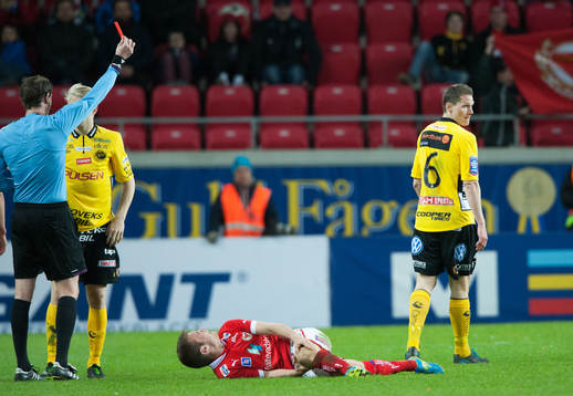 Utvisning, Jon Jönsson, andra gula kortet av Andreas
