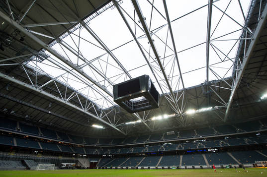 Fotboll, öppet tak på Friends arena