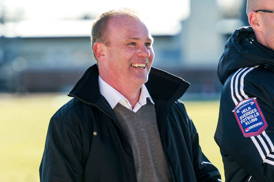 Roger Franzén, tränare Sundsvall, tackar publiken