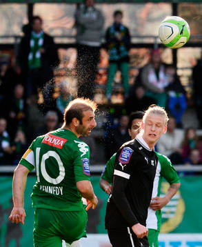 Karl Holmberg, Örebro, i en närkamp med Kennedy