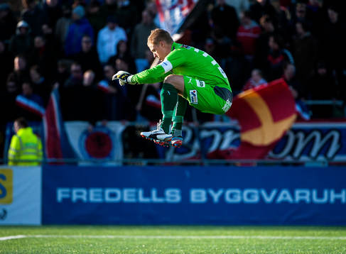 Pär Hansson, målvakt, Helsingborg värmer upp