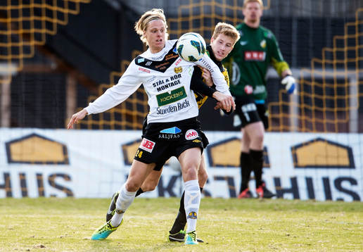 Närkamp mellan Mattias Håkansson, Mjällby, och Simon