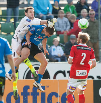 Shkodran Maholli, Halmstad mot Etrit Berisha, målvakt,