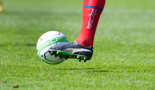 Fot, boll, dribbling, bollkontakt, gräs