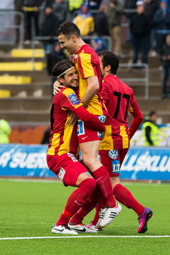 Sharbel Touma sätter 2-1 på straff för Syrianska. Haris