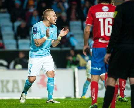 Magnus Eriksson, Malmö, försöker peppa igång sitt lag