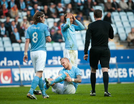 Erik Friberg, och Simon Thern, deppar medan Magnus