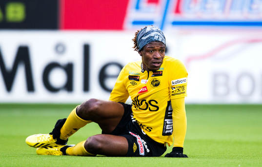 Mohamed Bangura, Elfsborg, sitter på gräset och deppar