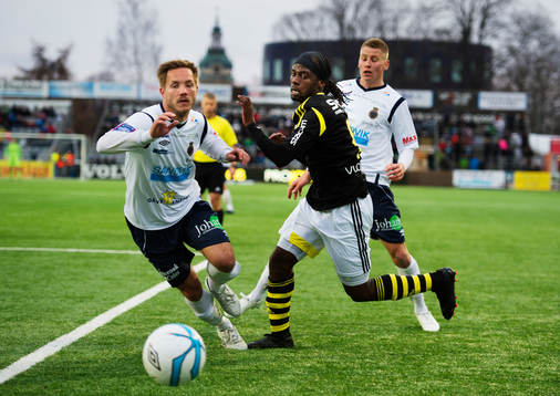 Anders Wikström, Gefle, och Martin Kayongo-Mutumba, AIK,