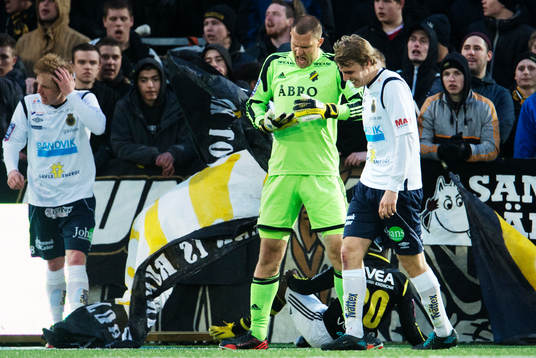 Ivan Turina, målvakt, AIK, grinar illa