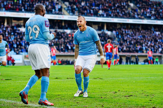 Tokelo Rantie, Malmö FF, gör 1-0 och jublar framför