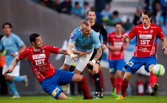 Juan Robledo, Öster, kapar Magnus Eriksson, Malmö FF