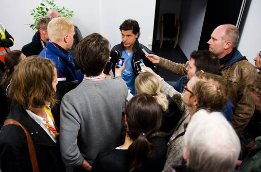 Miiko Albornoz, Malmö FF, pratar med media
