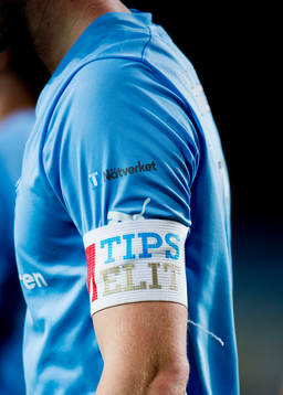 Filip Helander, Malmö FF, med en bindel