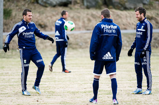 Tobias Hysén värmer upp med Pontus Farnerud, IFK