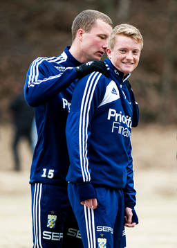 Sam Larsson, klappas om av Jakob Johansson, IFK Göteborg