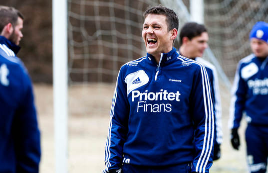 Hannes Stiller, IFK Göteborg, har kul på träningen