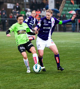 Närkamp mellan Jodie Taylor, Kopparbergs Göteborg, och