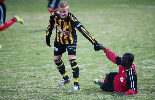 Fair play, Linus Svensson, Hässleholm, hjälper en