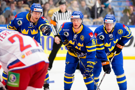 Jonas Andersson, Sverige, dirigerar lagkamraterna Tobias