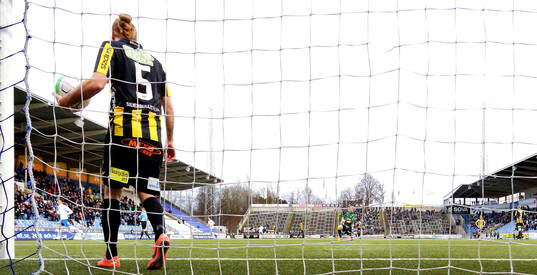 Emil Wahlström, Häcken, deppar