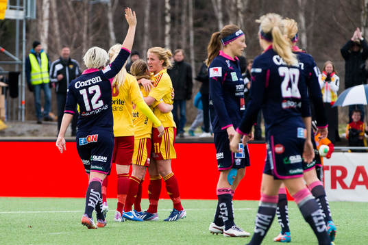 Kirsten van de Ven gör 1-0 för Tyresö