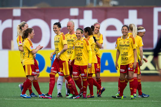 Tyresö peppar varandra innan matchstart