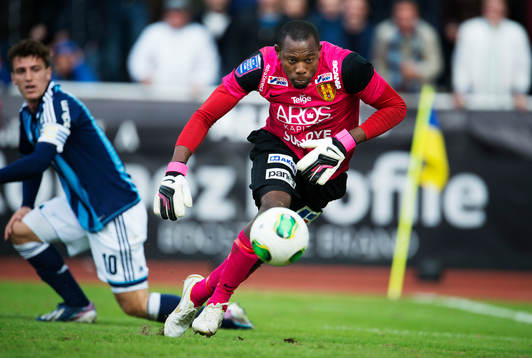 Erton Fejzullahu, Djurgården, ser Dwayne Miller, målvakt,