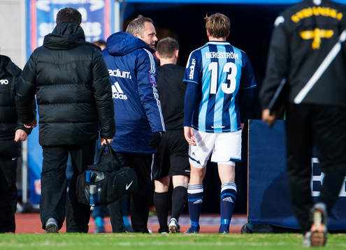Anders Johansson, tränare Djurgården, lämnar planen