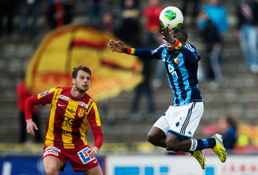 Yussif Chibsah, Djurgården, nickar bollen