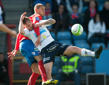 Robin Simovic, Helsingborg, trycker ner Alexander