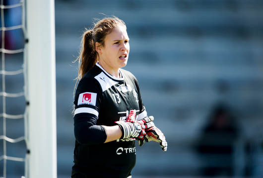 Katie Fraine, Målvakt, Mallbacken