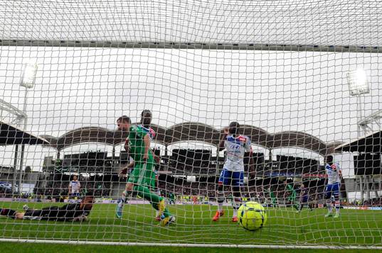 But de Kurt ZOUMA - Anthony LOPES - 28.04.2013 - Lyon /