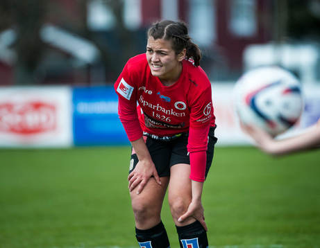 Marija Banusic, Kristianstad, tar sig om sitt knä