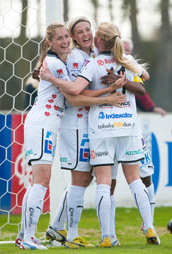 Emmelie Konradsson, och Lina Hurtig, Umeå, jublar