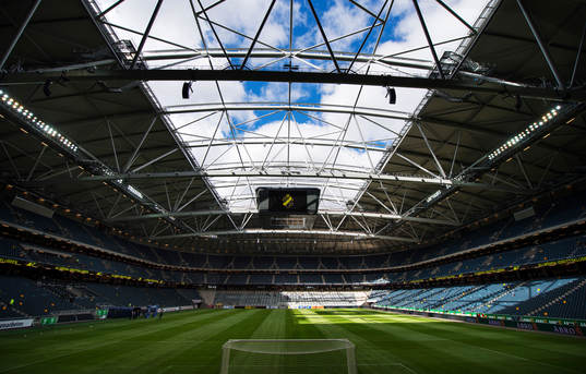 Taket är öppet på Friends Arena