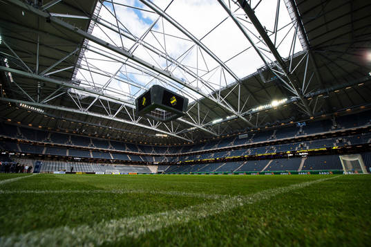 Taket är öppet på Friends Arena
