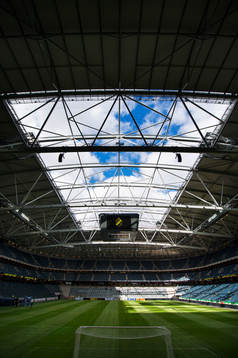 Taket är öppet på Friends Arena