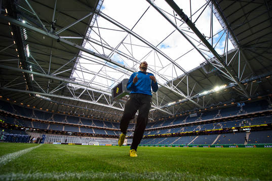 Stefan Selakovic, Halmstad, springer på gräsplanen