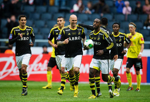 Daniel Majstorovic, AIK, gratuleras till sitt 1-1-mål. Han