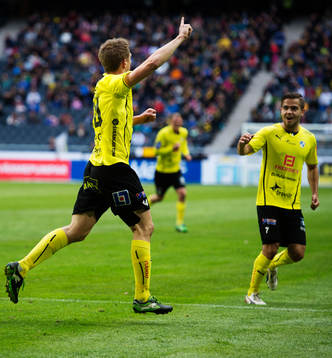 Mikael Boman och Kristinn Steindórsson, Halmstad, jublar