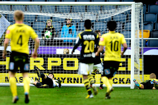 Martin Gudjón Baldvinsson, Halmstad, som ligger ner till
