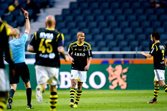 Robin Quaison, AIK, får rött kort