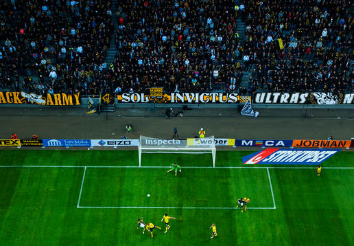 Kennedy Igboananike, AIK, skjuter in 3-2 med en cykelspark