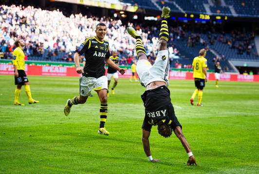 Nabil Bahoui och Kennedy Igboananike, AIK, jublar