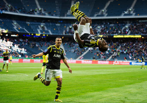 Nabil Bahoui och Kennedy Igboananike, AIK, jublar