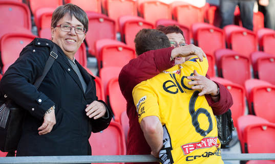 Jon Jönsson, Elfsborg med mamma Karin och mormor