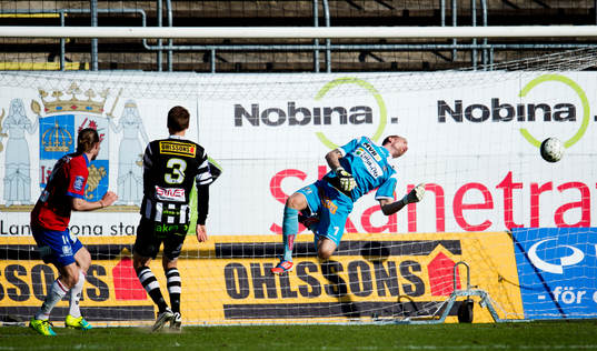 Emil Karlsson, Örgryte, gör 0-3 bakom Bill Halvorsen,