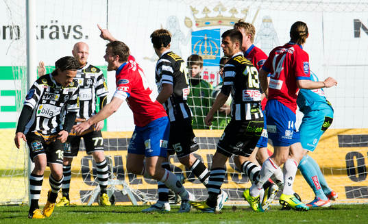 David Leinar, Örgryte, har nickat in 0-2 och jublar