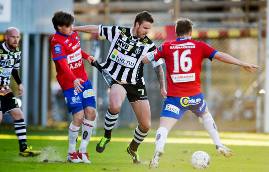 Johan Lundgren, Örgryte, drar i Andreas Dahl, Landskrona